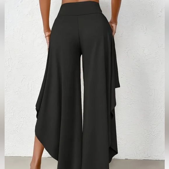 back Ruffle asymmetrical wide leg pants in size Med NEW - Picture 2 of 4
